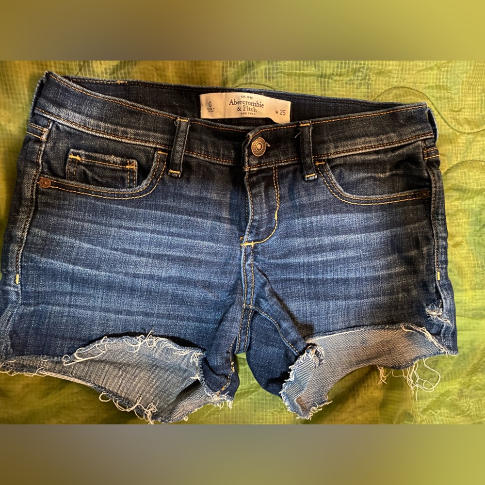 Women’s Abercrombie & Fitch cutoff shorts sz 25